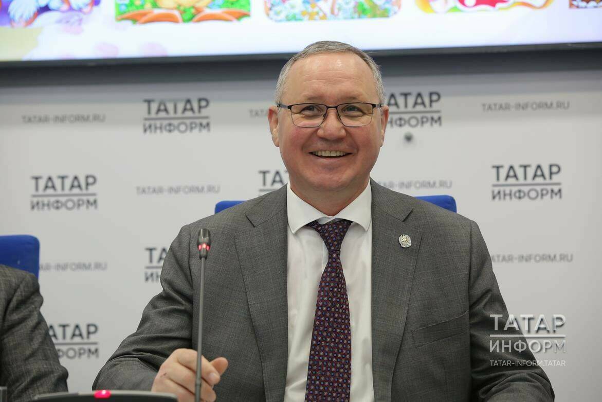 Глава Республиканского агентства по печати и массовым коммуникация «Татмедиа» Айдар Салимгараев поздравил работников и ветеранов медиасообщества Татарстана с профессиональным праздником — Днём российской печати