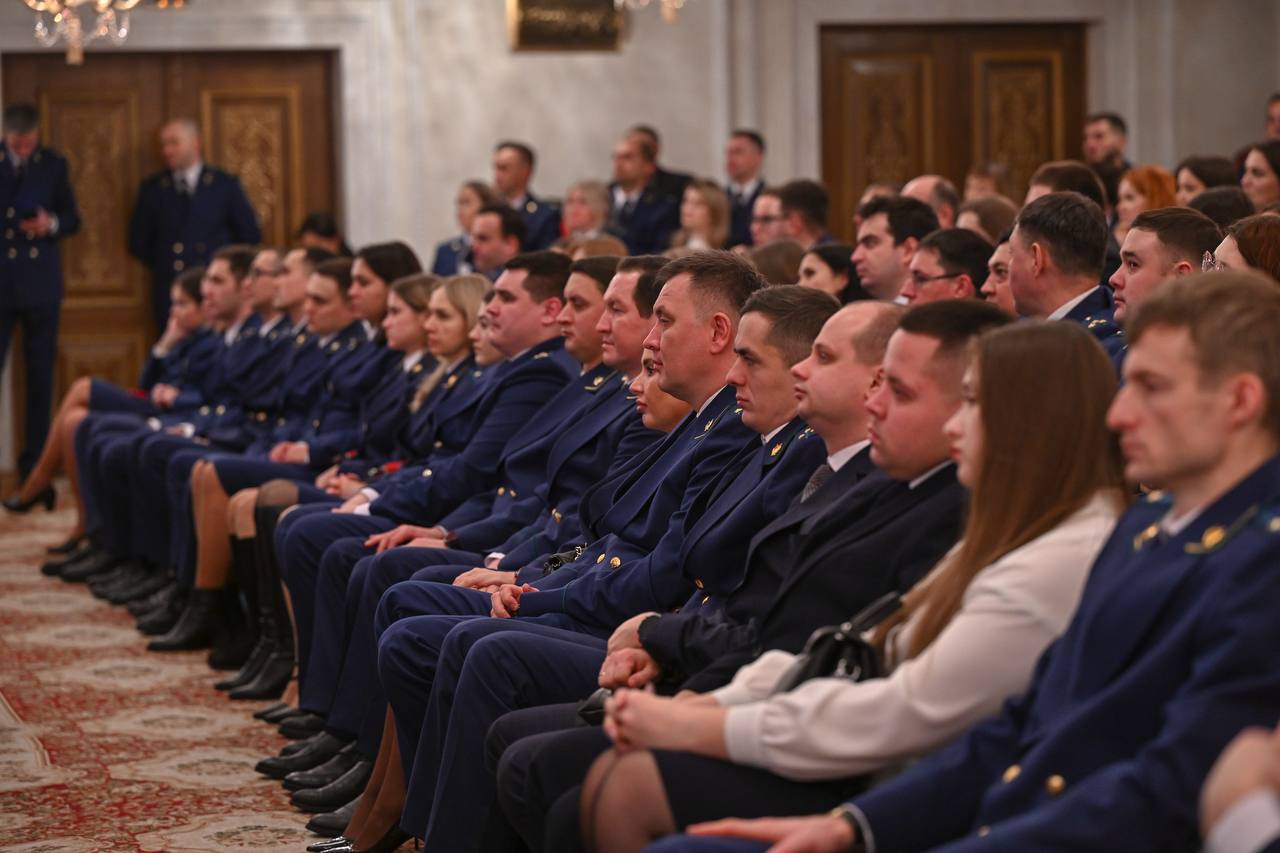 Рустам Минниханов принял участие в торжественной церемонии, приуроченной ко Дню работника прокуратуры Рустам Минниханов принял участие в торжественной церемонии, приуроченной ко Дню работника прокуратуры