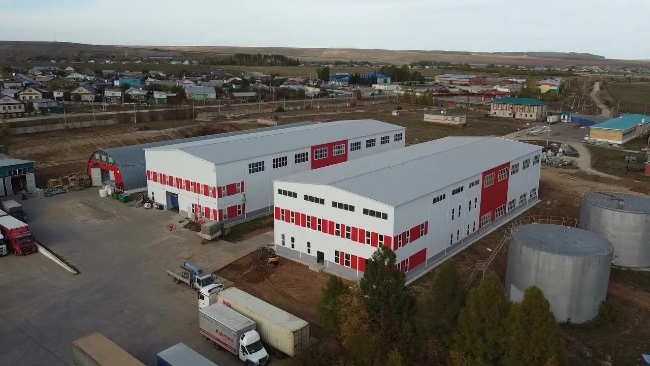 Раис Татарстана Рустам Минниханов подписал указ о присвоении «Кукморскому заводу Металлопосуды» республиканского звания «Предприятие трудовой доблести. 1941—1945 гг.» Раис Татарстана Рустам Минниханов подписал указ о присвоении «Кукморскому заводу Металлопосуды» республиканского звания «Предприятие трудовой доблести. 1941—1945 гг.»