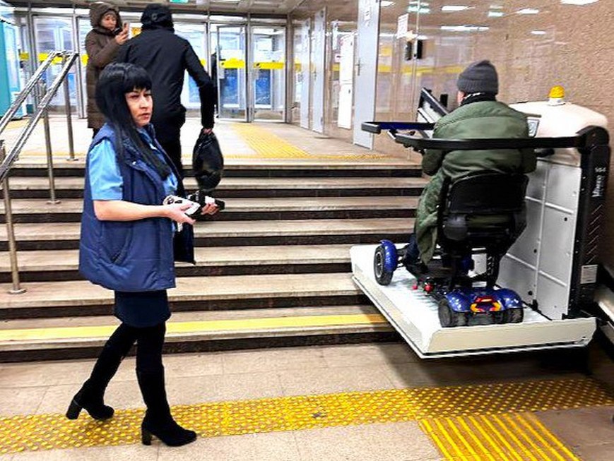Казанский метрополитен отчитался о росте пассажиропотока среди людей с ОВЗ