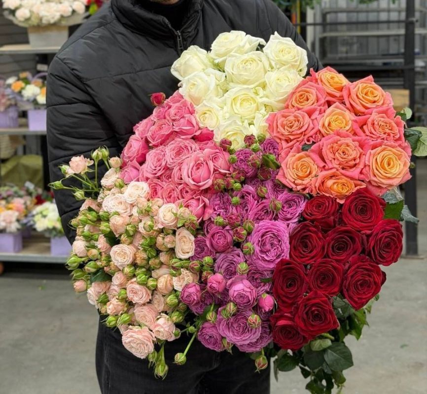 Две тысячи роз расцвели среди зимы в Мамадыше