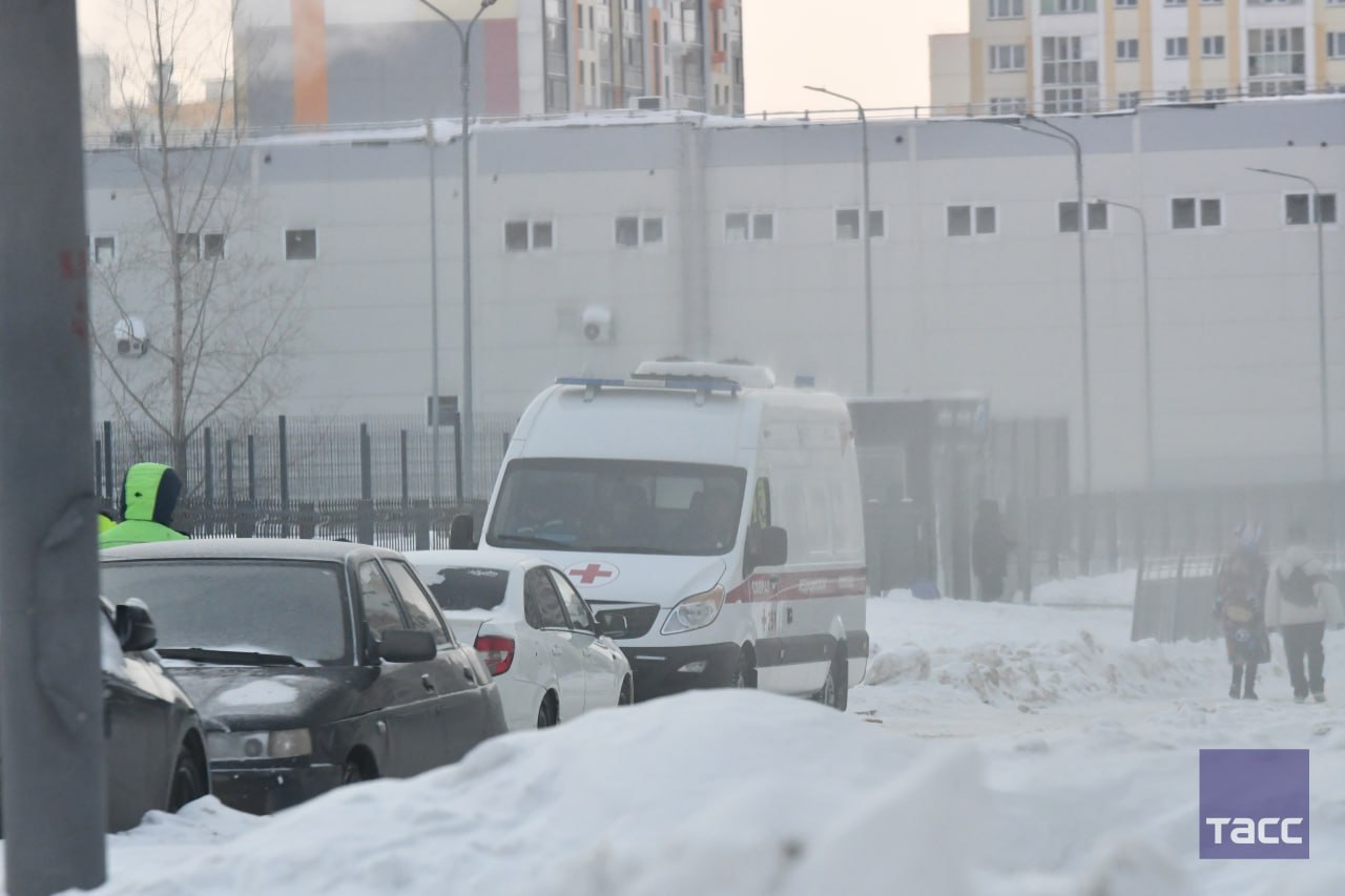 Обстановка у лицея в Нижнекамске, где подросток напал на уборщицу Обстановка у лицея в Нижнекамске, где подросток напал на уборщицу