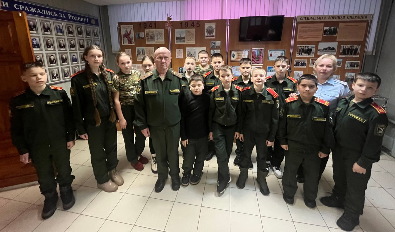 Школьники Чистополя побывали на экскурсии в районном отделе полиции Школьники Чистополя побывали на экскурсии в районном отделе полиции