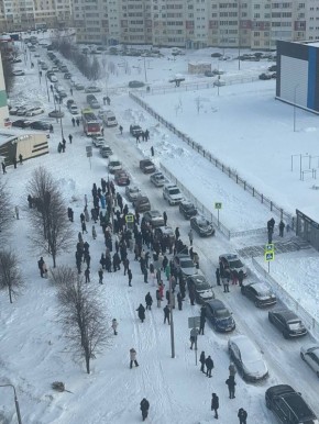 Подросток ворвался в школу с ножом в Нижнекамске и ранил охранника, сообщил источник РЕН ТВ