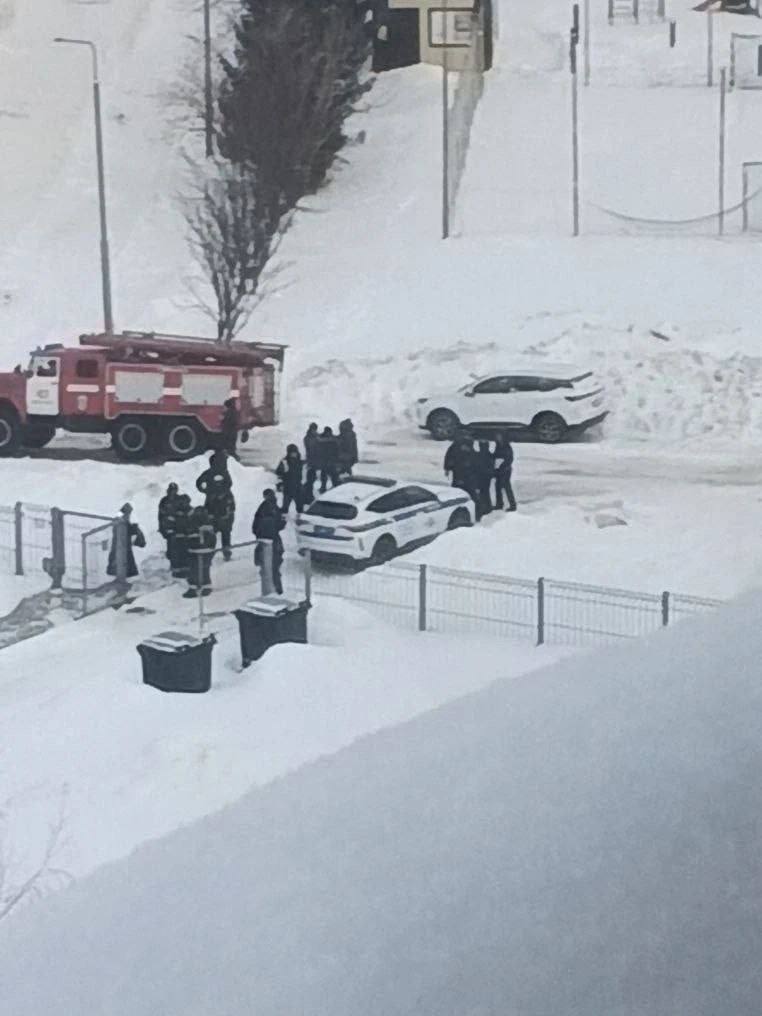 Неизвестный проник в школу в Нижнекамске, пишут местные паблики Неизвестный проник в школу в Нижнекамске, пишут местные паблики