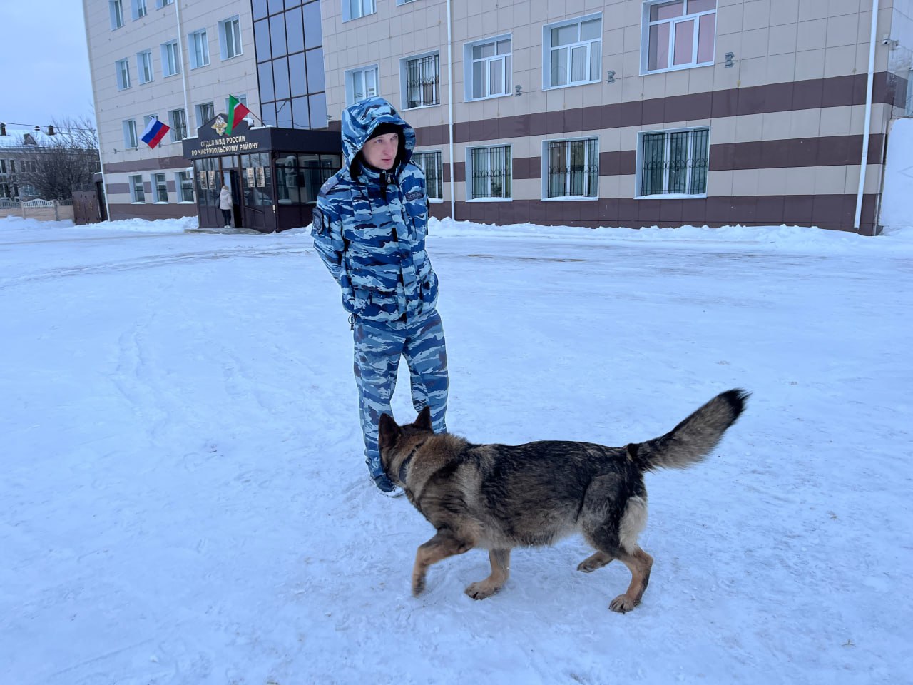 Школьники Чистополя побывали на экскурсии в районном отделе полиции Школьники Чистополя побывали на экскурсии в районном отделе полиции