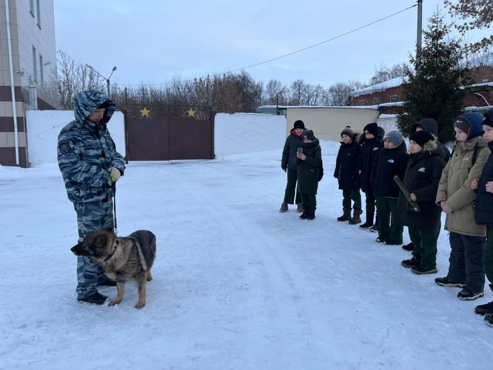 Школьники Чистополя побывали на экскурсии в районном отделе полиции