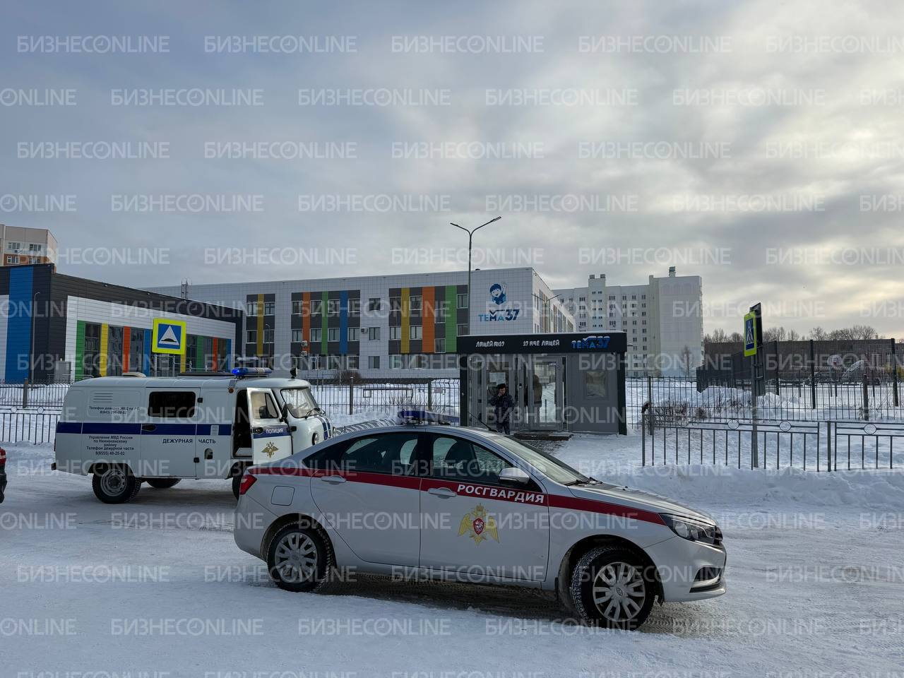 Во время ЧП в лицее Нижнекамска персонал и ученики успели забаррикадировать двери и укрыться в безопасных местах до приезда спецслужб