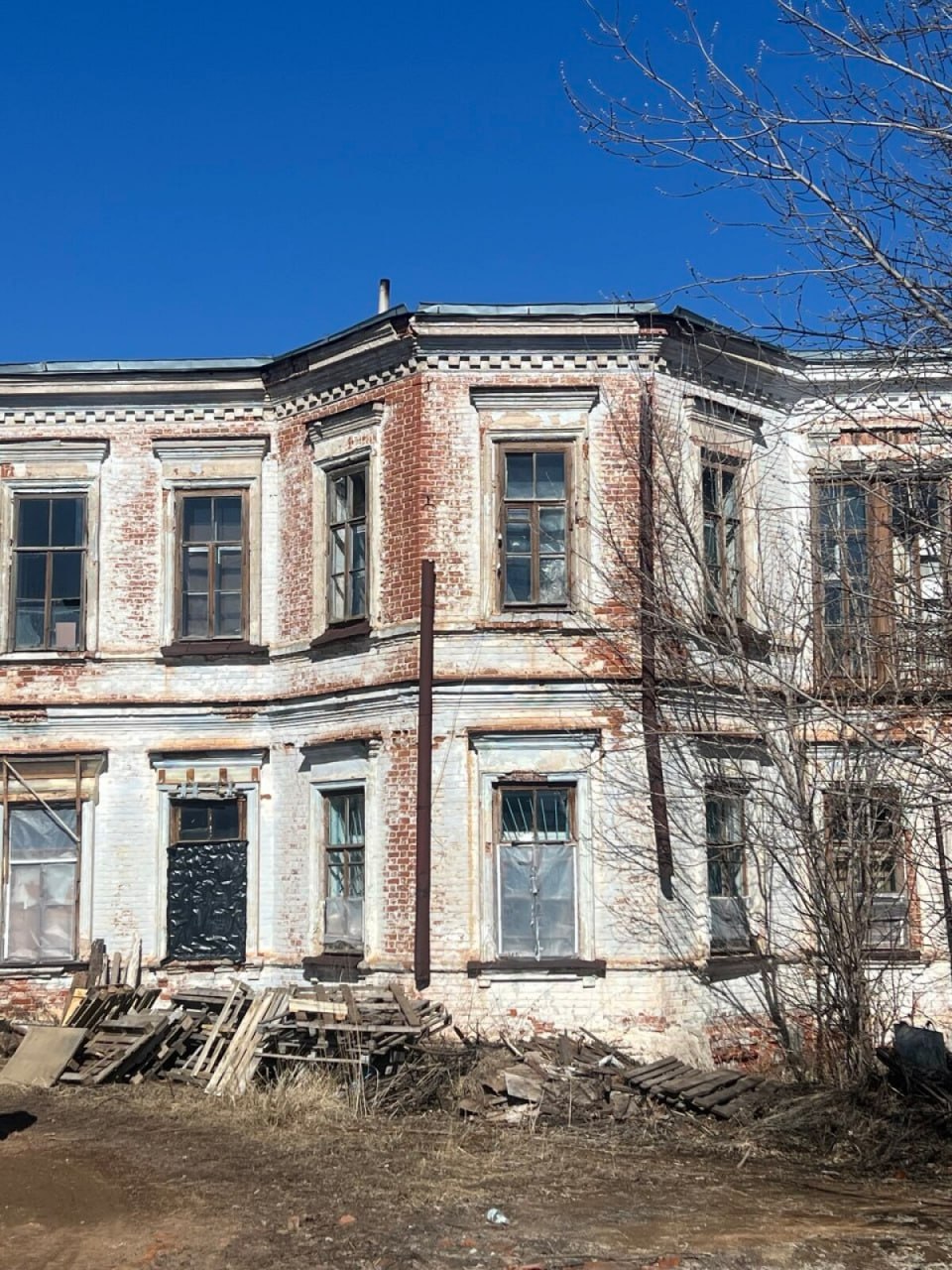 За 1,6 млн рублей ушла с торгов усадьба князя Гагарина в Камско-Устьинском районе За 1,6 млн рублей ушла с торгов усадьба князя Гагарина в Камско-Устьинском районе