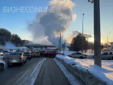 Из-за столба пара на Суконной Слободе образовалась огромная пробка