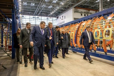 Раис Татарстана Рустам Минниханов, министр промышленности и торговли России Антон Алиханов и министр экономического развития России Максим Решетников оценили ход модернизации Казанского авиазавода и провели совещание по...