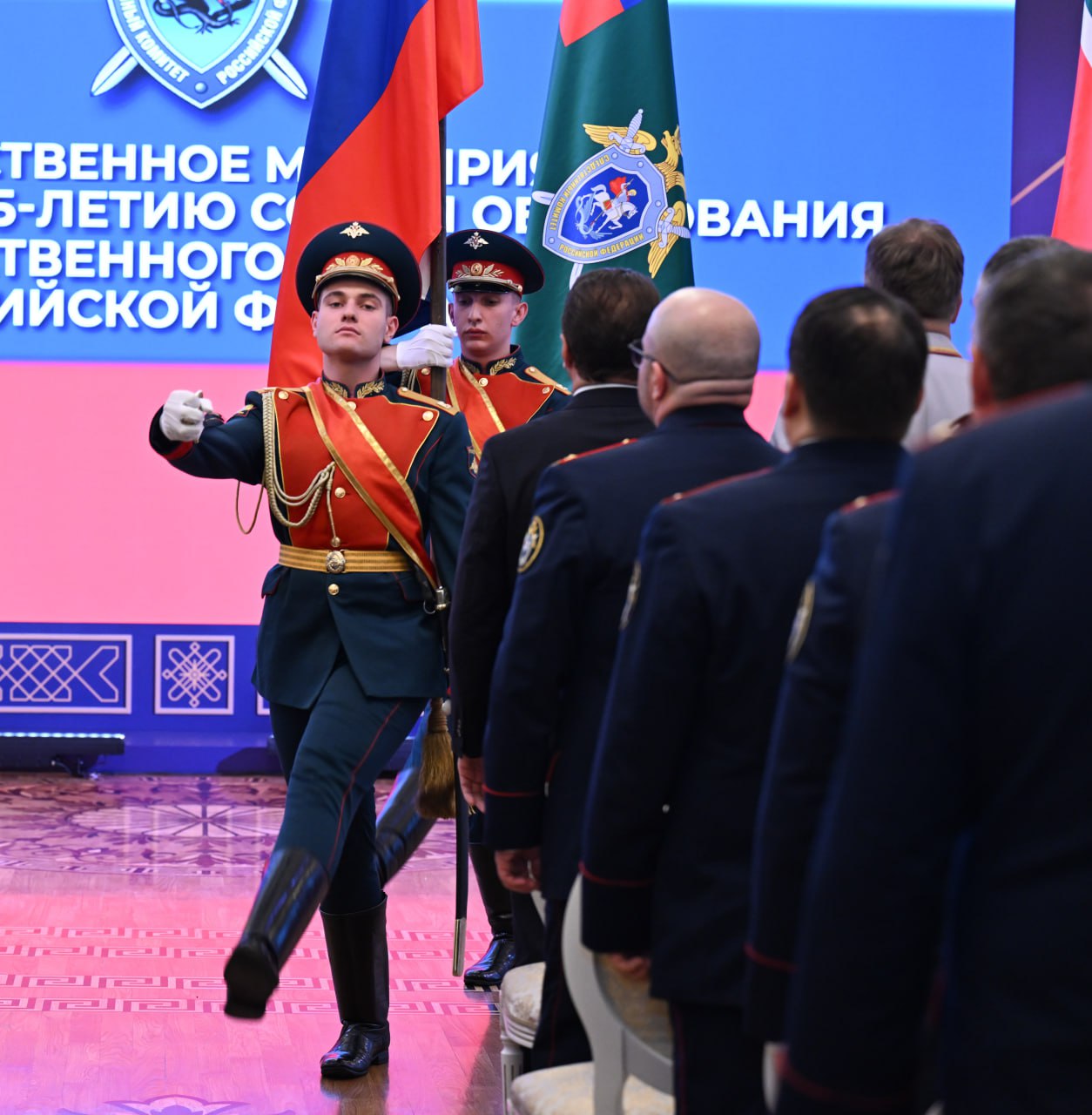 Раис Татарстана Рустам Минниханов принял участие в торжественном мероприятии по случаю 15-летия Следственного комитета РФ Раис Татарстана Рустам Минниханов принял участие в торжественном мероприятии по случаю 15-летия Следственного комитета РФ