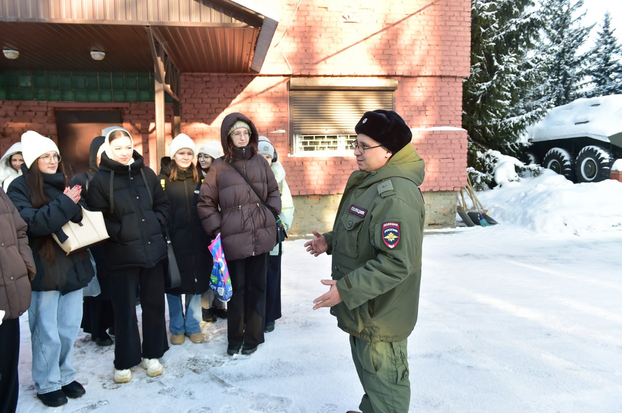 «Студенческий десант» познакомился со спецификой работы Отдельного батальона ППСП (по массовым мероприятиям) УМВД России по г. Казани «Студенческий десант» познакомился со спецификой работы Отдельного батальона ППСП (по массовым мероприятиям) УМВД России по г. Казани