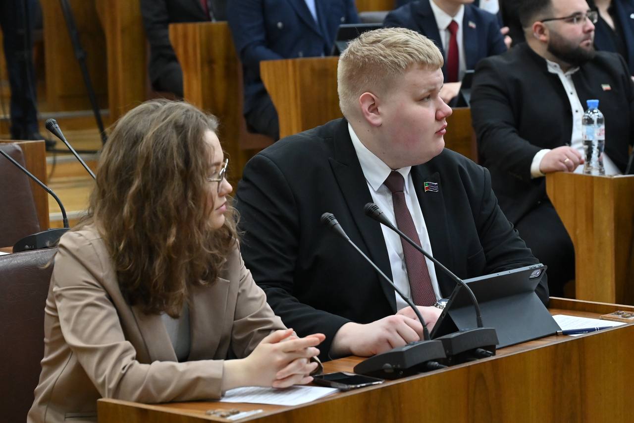 Фарид Мухаметшин: «Работа с молодежью – работа за будущее Татарстана» Фарид Мухаметшин: «Работа с молодежью – работа за будущее Татарстана»