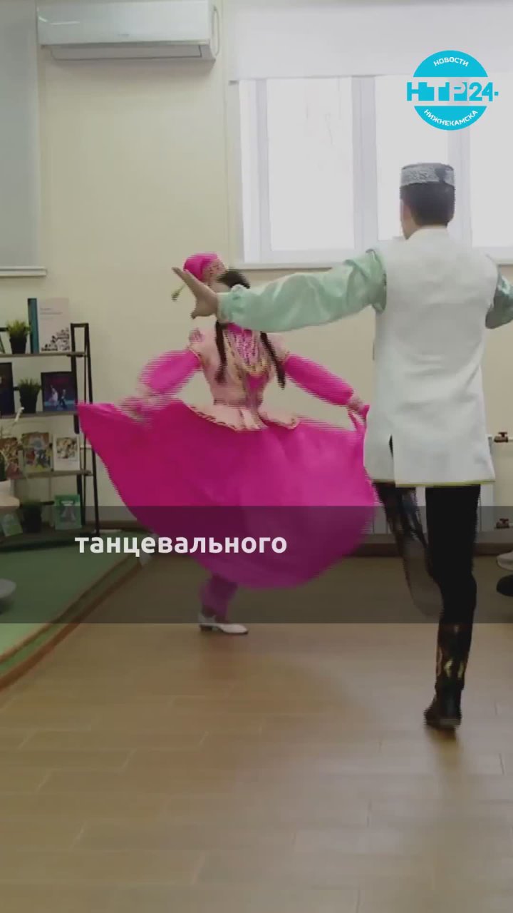 Обучает молодёжь делу жизни