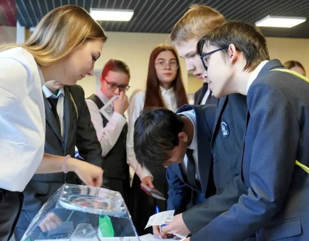 Дорогие студенты, от всей души поздравляю вас с Днём российского студенчества! Дорогие студенты, от всей души поздравляю вас с Днём российского студенчества!