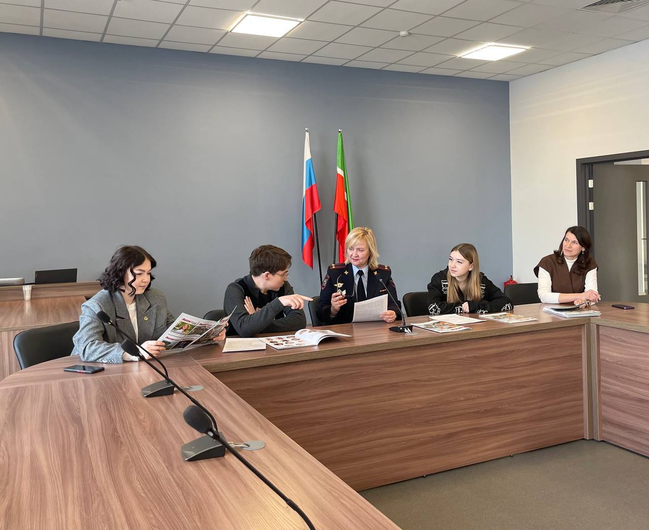 Студенческий десант познакомился с работой полицейских по обнаружению и исследованию наркотических средств Студенческий десант познакомился с работой полицейских по обнаружению и исследованию наркотических средств