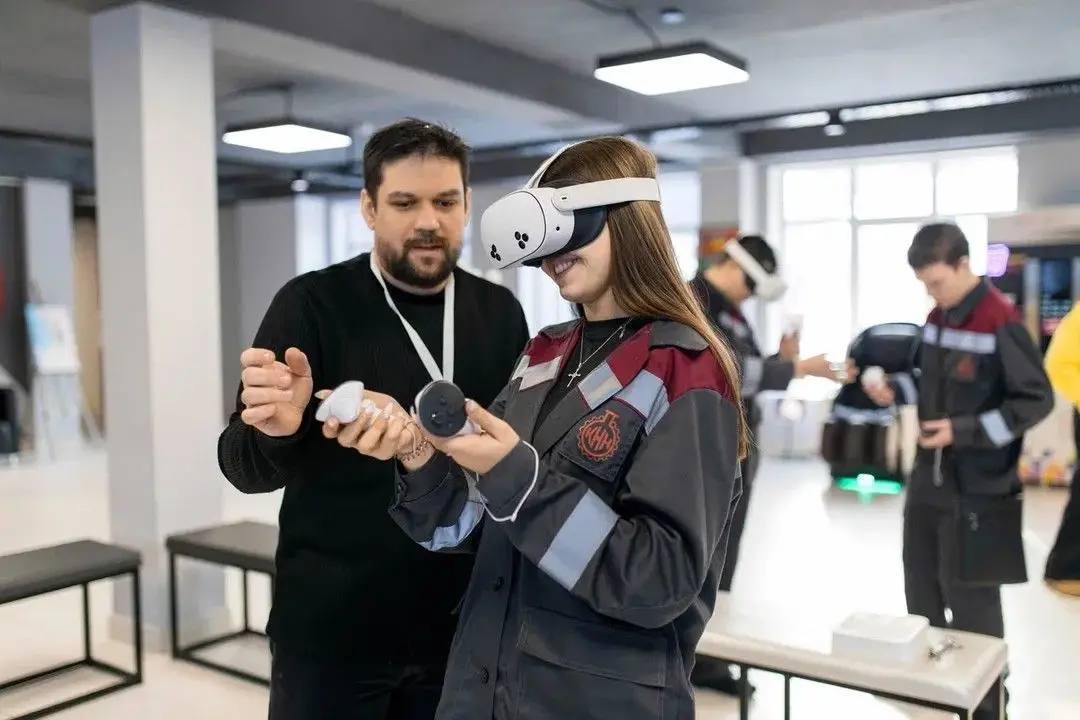 Масштабное мероприятие ко Дню студента — «Синергия СИБУРа: молекула креатива» — организовало нижнекамское предприятие СИБУРа в центре креативных индустрий «База»