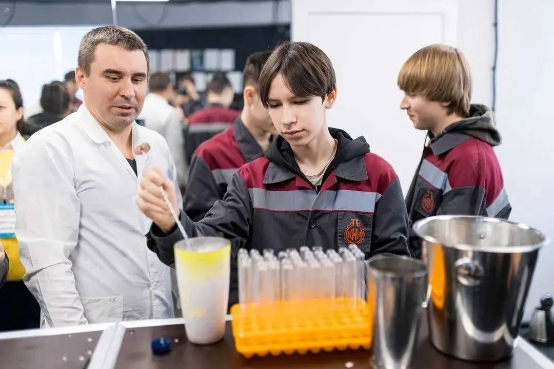 Масштабное мероприятие ко Дню студента — «Синергия СИБУРа: молекула креатива» — организовало нижнекамское предприятие СИБУРа в центре креативных индустрий «База» Масштабное мероприятие ко Дню студента — «Синергия СИБУРа: молекула креатива» — организовало нижнекамское предприятие СИБУРа в центре креативных индустрий «База»