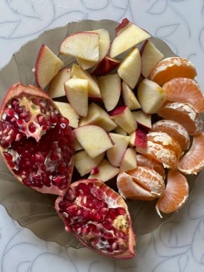 Тяжесть после лёгкого десерта: почему фрукты могут спровоцировать дискомфорт и как это исправить