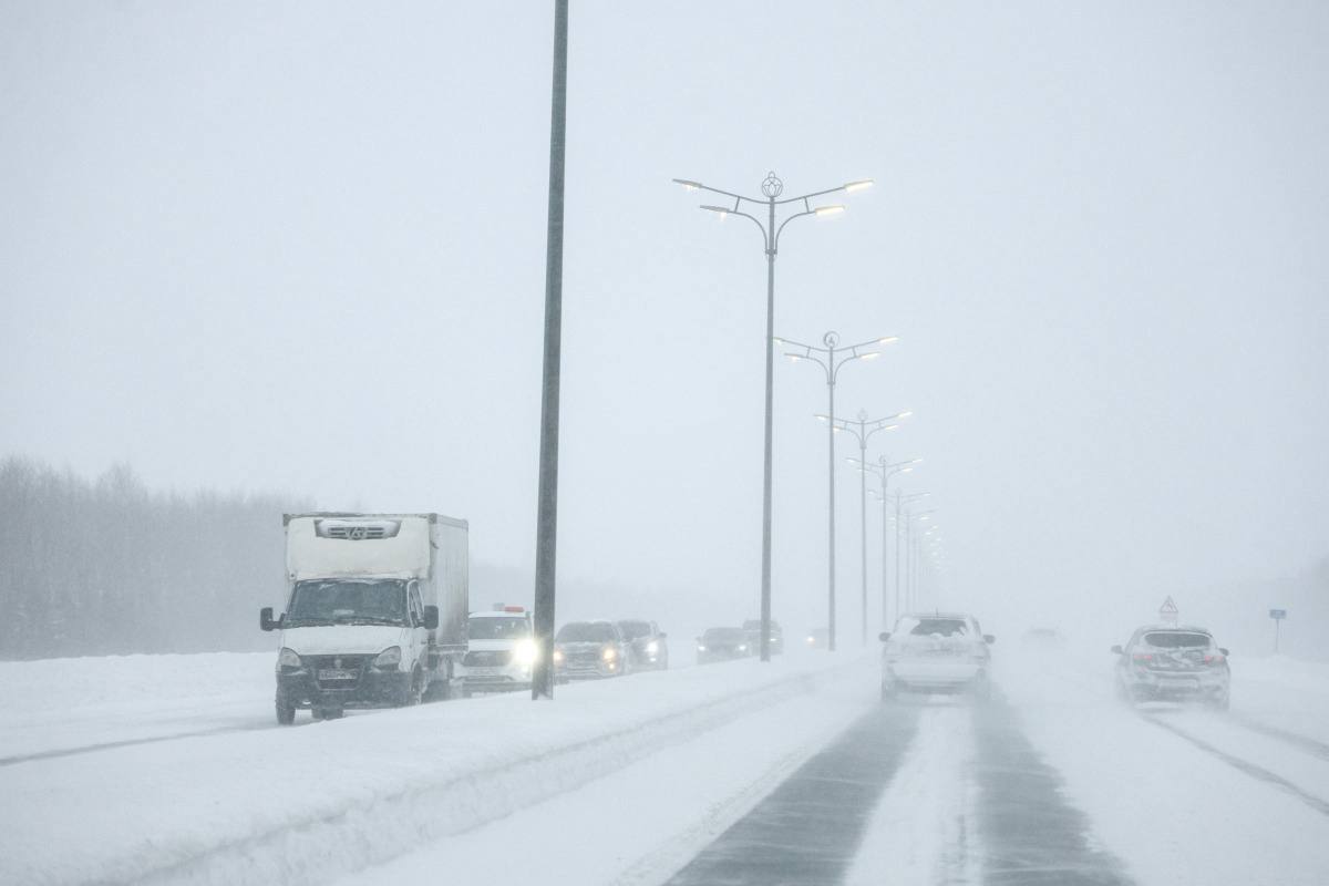 В Татарстане после снегопада открыли для автобусов и грузовиков трассу Казань — Оренбург, остальные дороги пока закрыты