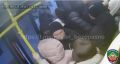 В общественном транспорте произошёл инцидент с падением пассажиров на проезжую часть