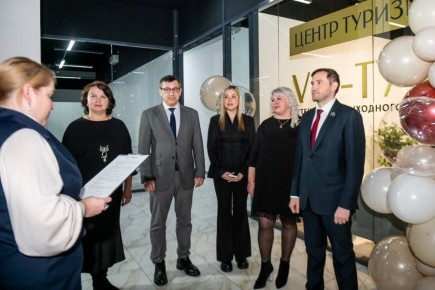 Сегодня состоялось значимое событие — открытие Центра туризма, в котором приняли участие заместитель главы НМР Ленар Ахметов и первый заместитель руководителя исполкома НМР Марсель Хайрутдинов