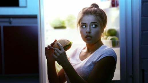 Почему днем аппетита нет, а вечером переедание — новое объяснение