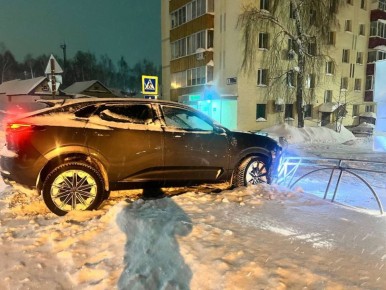 За прошедшие сутки на дорогах Нижнекамска зарегистрировано 37 ДТП, в которых автомобили получили механические повреждения