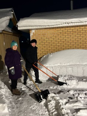 Просто быть рядом. Во время аномального снегопада «Добрая Казань» помогает нуждающимся с уборкой снега