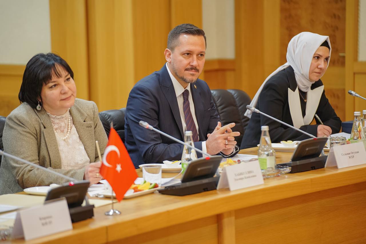 Фарид Мухаметшин: «Парламент Турецкой Республики стал первым зарубежным партнером Госсовета Татарстана» Фарид Мухаметшин: «Парламент Турецкой Республики стал первым зарубежным партнером Госсовета Татарстана»