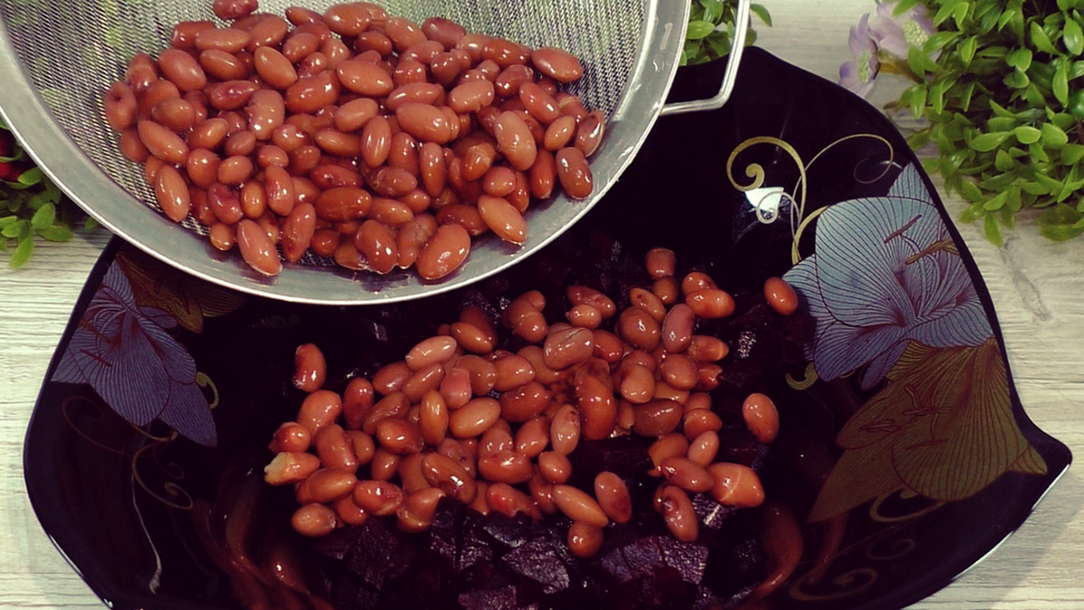 Удивительный салат с фасолью и свёклой: полезный и быстрый рецепт