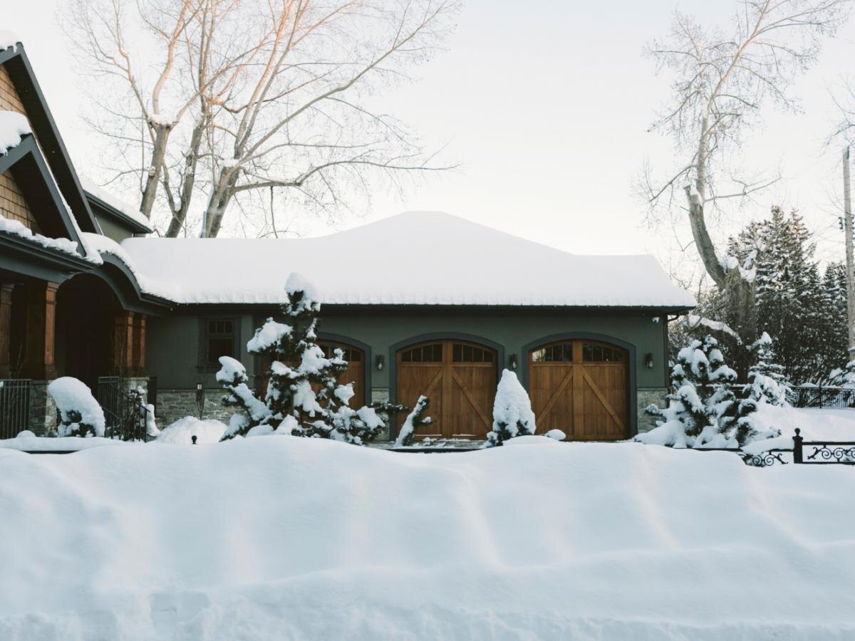 Газон под снегом: секреты защиты и ухода