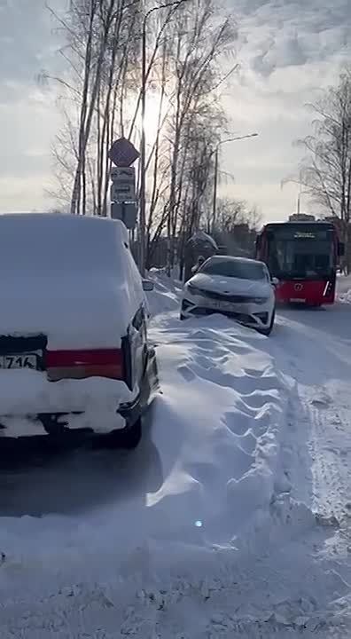+ вайб - неправильно припаркованные автомобили