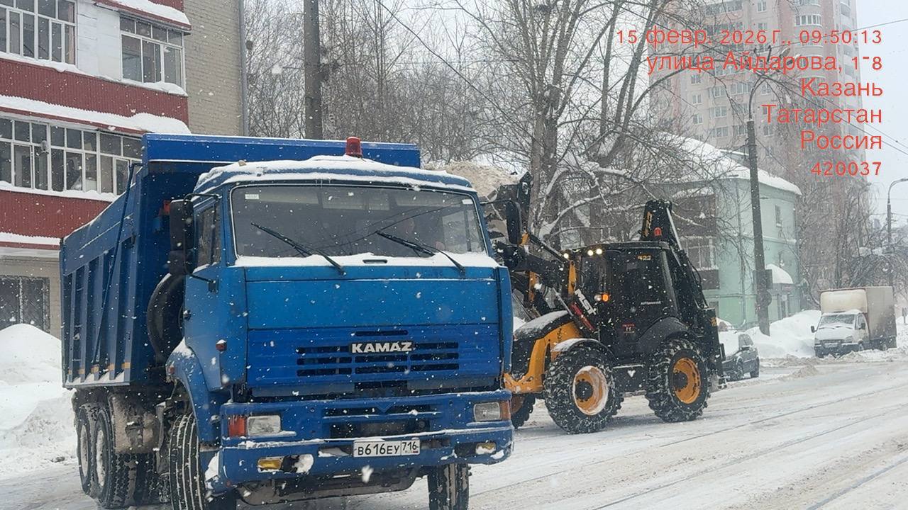 На улице — атмосфера зимней сказки… На улице — атмосфера зимней сказки…