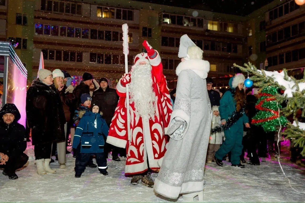 Поможем Нижнекамску победить в республиканском конкурсе на лучшее зимнее оформление двора! Поможем Нижнекамску победить в республиканском конкурсе на лучшее зимнее оформление двора!