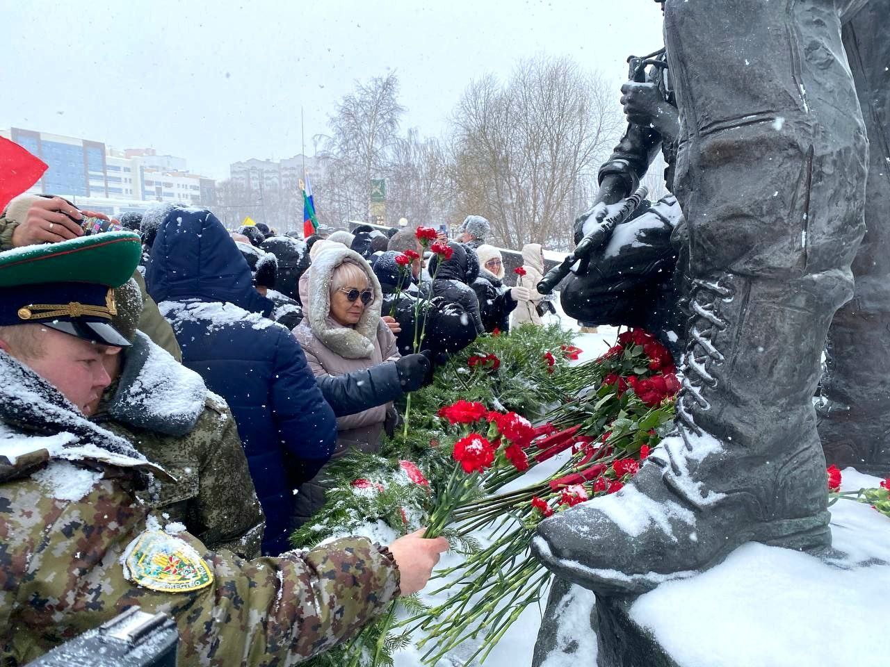 Рустам Минниханов: Памятная дата – 37-я годовщина вывода ограниченного контингента советских войск из Республики Афганистан – День памяти о россиянах, исполнявших служебный долг за пределами Отечества Рустам Минниханов: Памятная дата – 37-я годовщина вывода ограниченного контингента советских войск из Республики Афганистан – День памяти о россиянах, исполнявших служебный долг за пределами Отечества