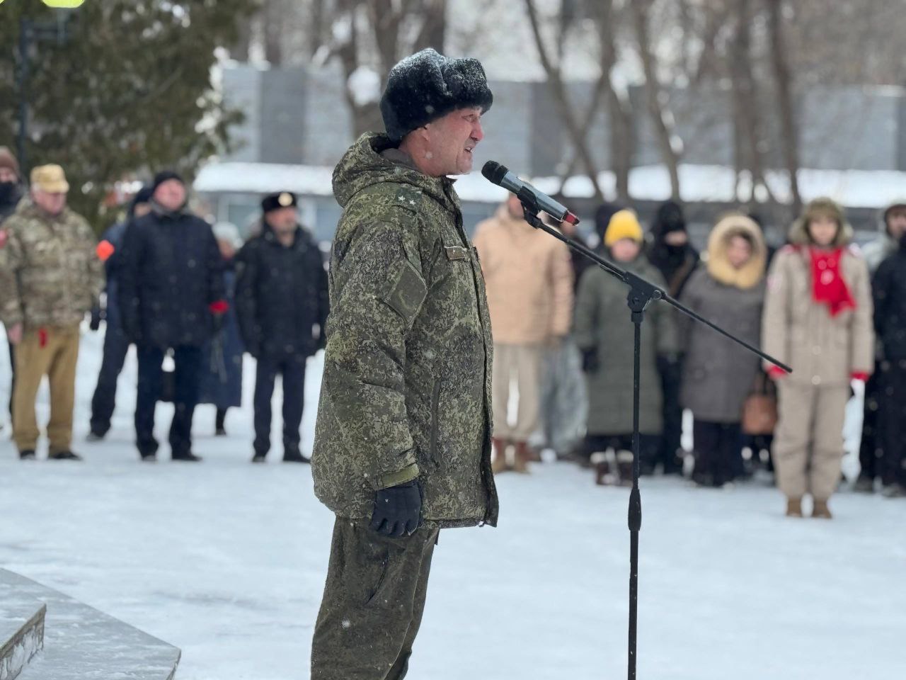 В День памяти воинов-интернационалистов в Нижнекамске прошел митинг, где собрались участники локальных конфликтов, представители ветеранских организаций и городской администрации, а также школьники и матери погибших солдат В День памяти воинов-интернационалистов в Нижнекамске прошел митинг, где собрались участники локальных конфликтов, представители ветеранских организаций и городской администрации, а также школьники и матери погибших солдат