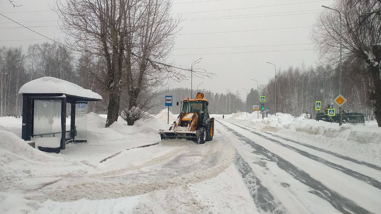 На улице — атмосфера зимней сказки… На улице — атмосфера зимней сказки…