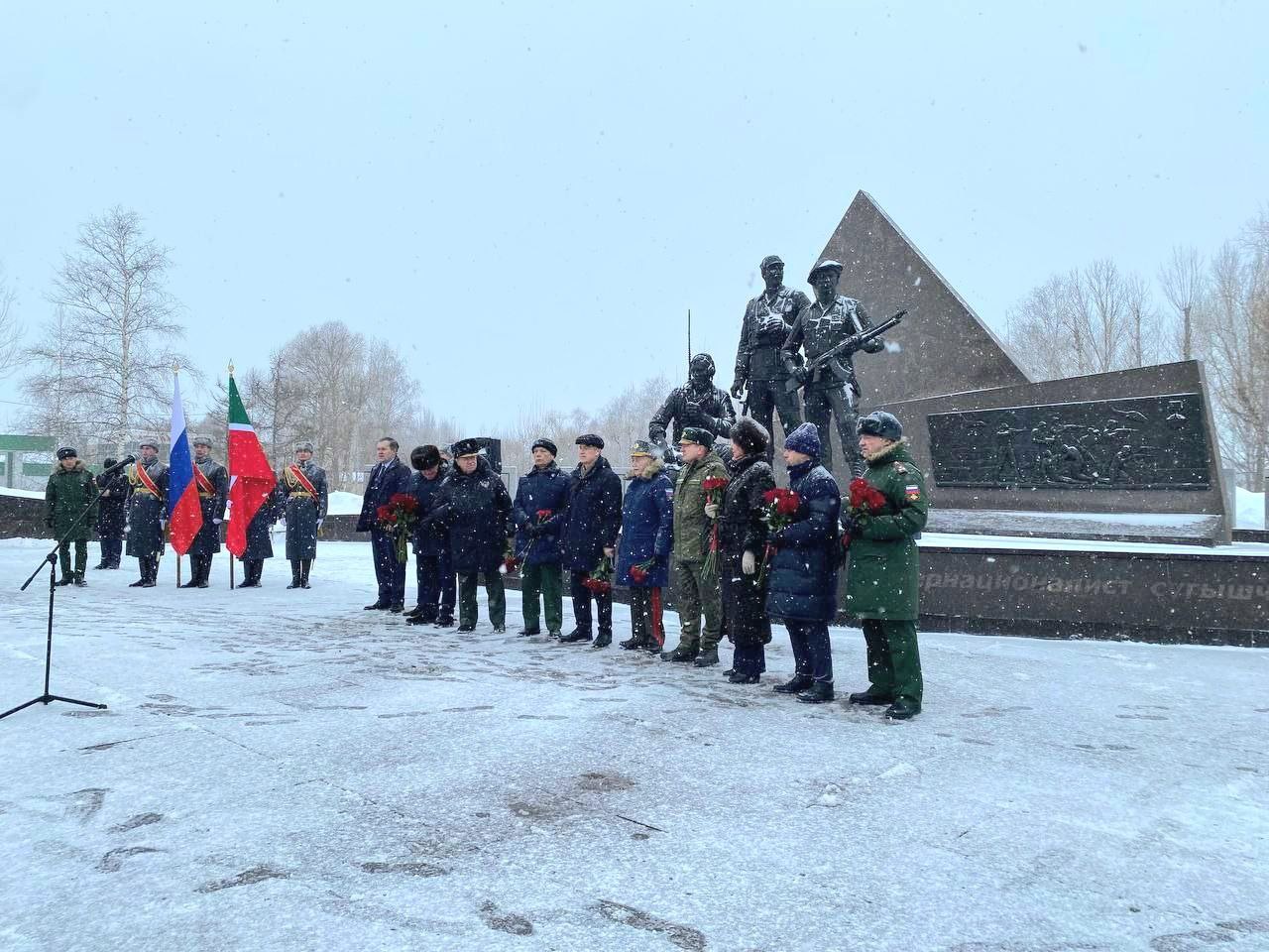 Рустам Минниханов: Памятная дата – 37-я годовщина вывода ограниченного контингента советских войск из Республики Афганистан – День памяти о россиянах, исполнявших служебный долг за пределами Отечества