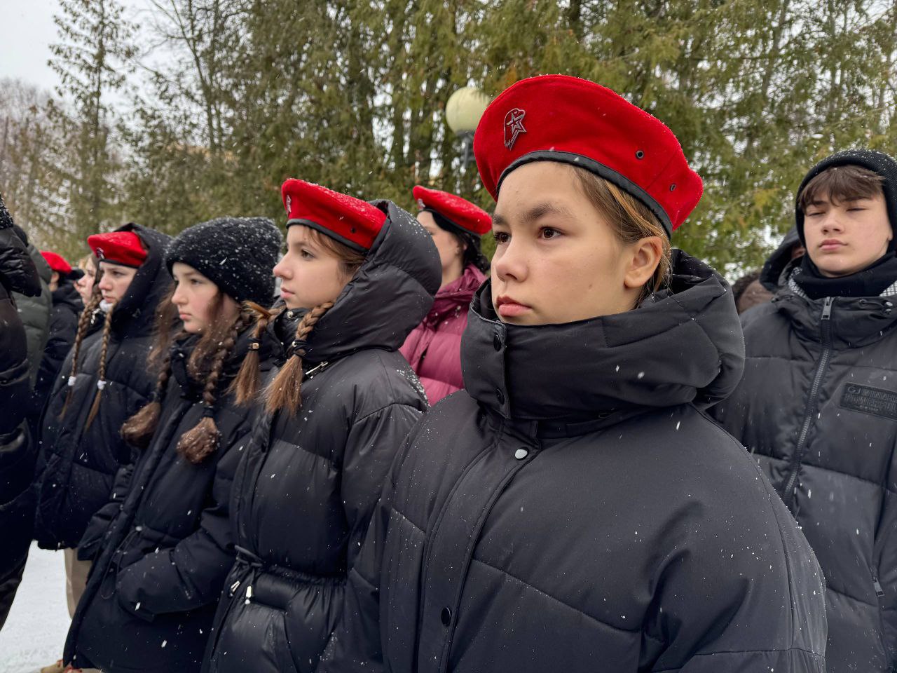 В День памяти воинов-интернационалистов в Нижнекамске прошел митинг, где собрались участники локальных конфликтов, представители ветеранских организаций и городской администрации, а также школьники и матери погибших солдат В День памяти воинов-интернационалистов в Нижнекамске прошел митинг, где собрались участники локальных конфликтов, представители ветеранских организаций и городской администрации, а также школьники и матери погибших солдат