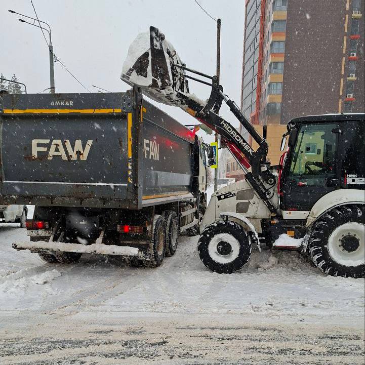 На улице — атмосфера зимней сказки… На улице — атмосфера зимней сказки…