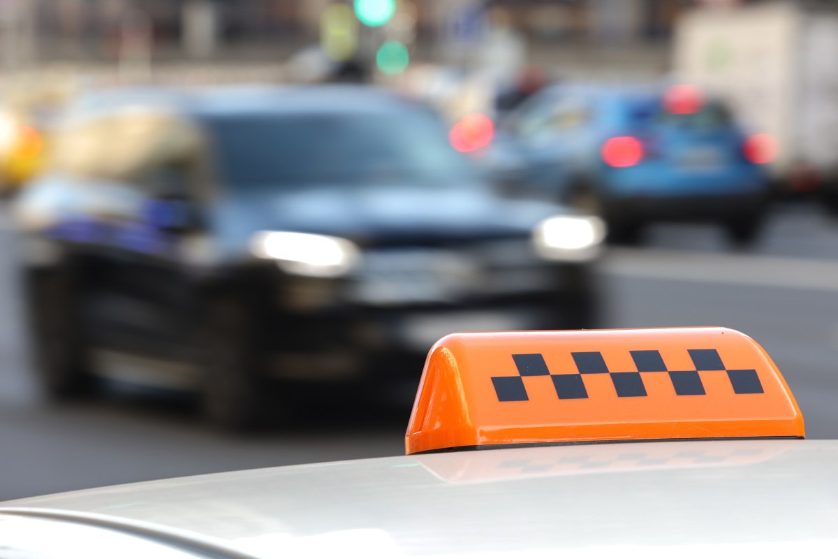 В Казани задержали троих подростков, которые избили 22-летнего таксиста и угнали его Haval, сообщили в МВД по Татарстану