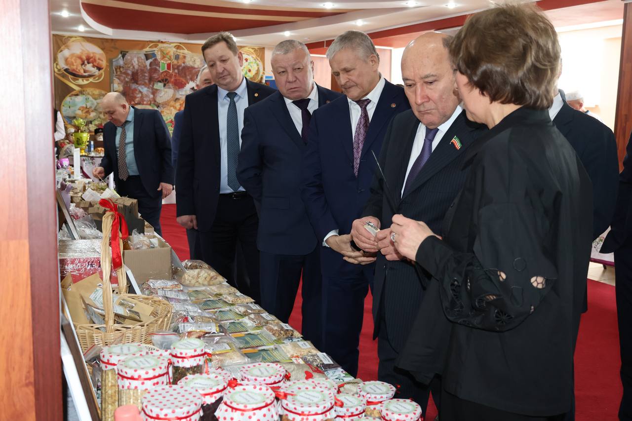 Марат Ахметов: “В Сармановском районе созданы благоприятные условия для ведения бизнеса” Марат Ахметов: “В Сармановском районе созданы благоприятные условия для ведения бизнеса”