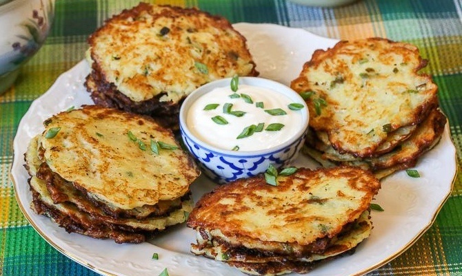 Драники с сыром и зеленым луком: быстрый и аппетитный рецепт