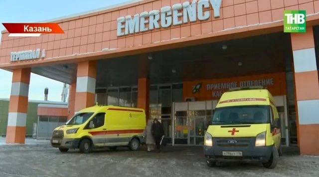 Снег с балкона рухнул на машину: в Казани пострадала женщина