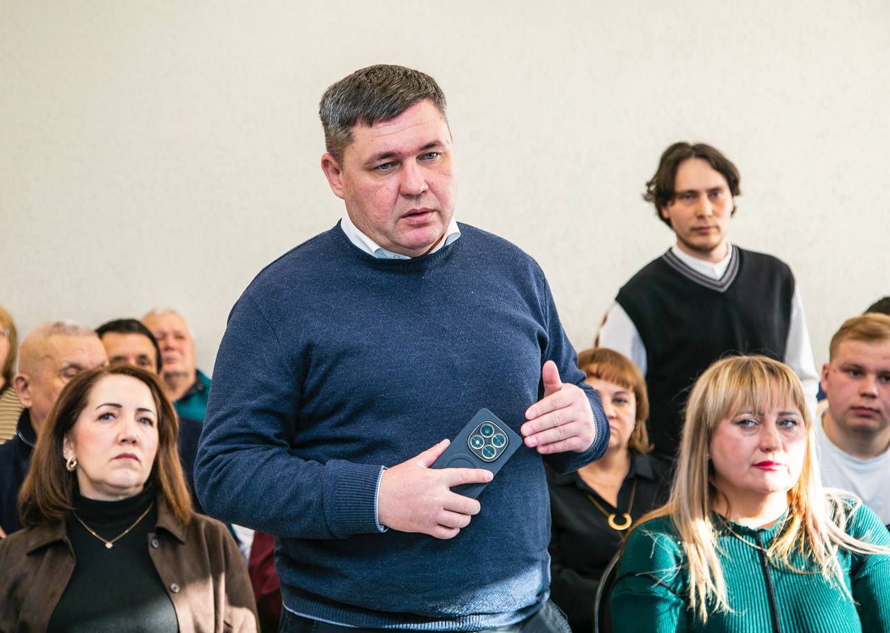 Вместе с начальником Главного управления ветеринарии Кабмина Тимуром Галиевым встретились с фермерами Вместе с начальником Главного управления ветеринарии Кабмина Тимуром Галиевым встретились с фермерами