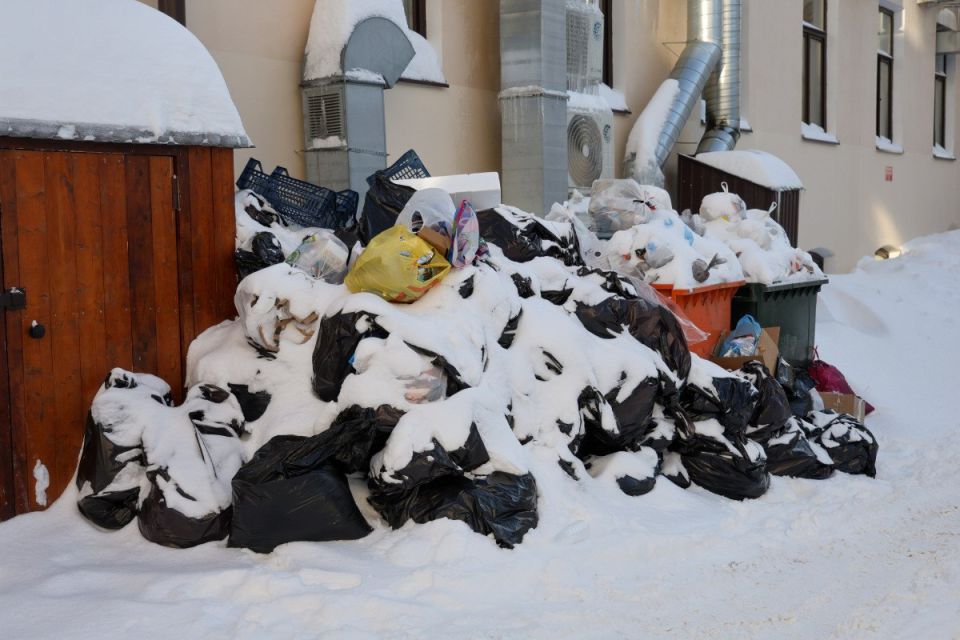 Число жалоб на вывоз мусора в РТ выросло почти втрое за три недели, заявил Рустам Минниханов