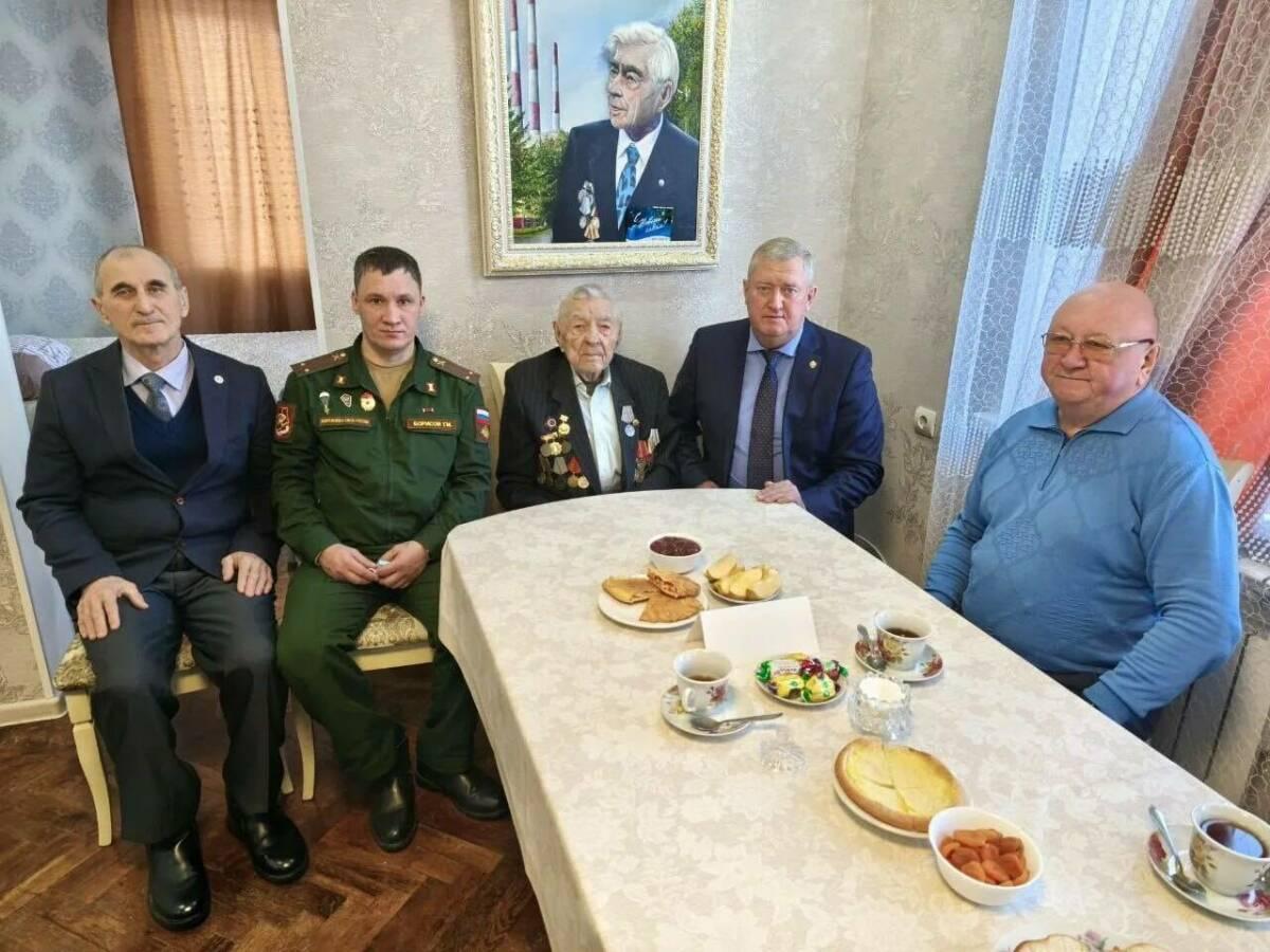 В Заинске поздравили 102-летнего фронтовика Леонида Мачтакова с Днем защитника Отечества
