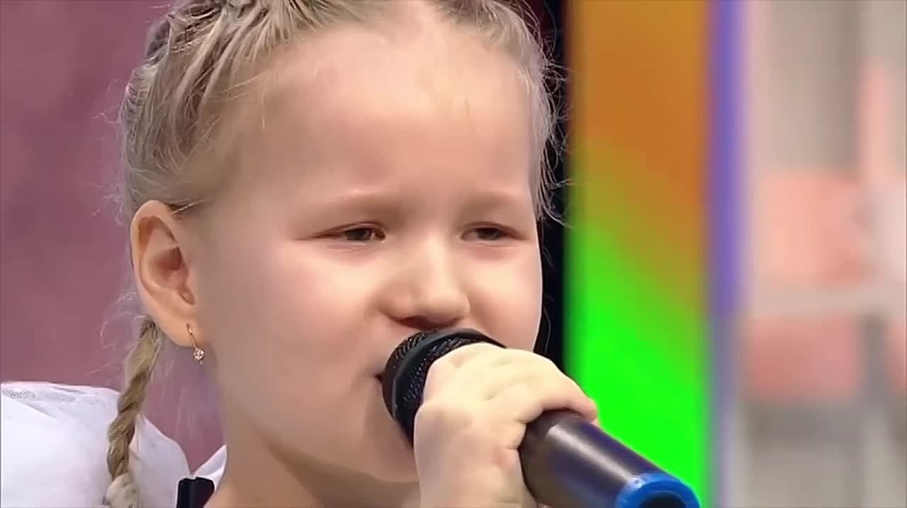 Наша юная звёздочка Айсель Сагитова вместе со своим музыкальным руководителем Гульнарой Талиповой стала гостьей программы «Здравствуйте» на телеканале ТНВ